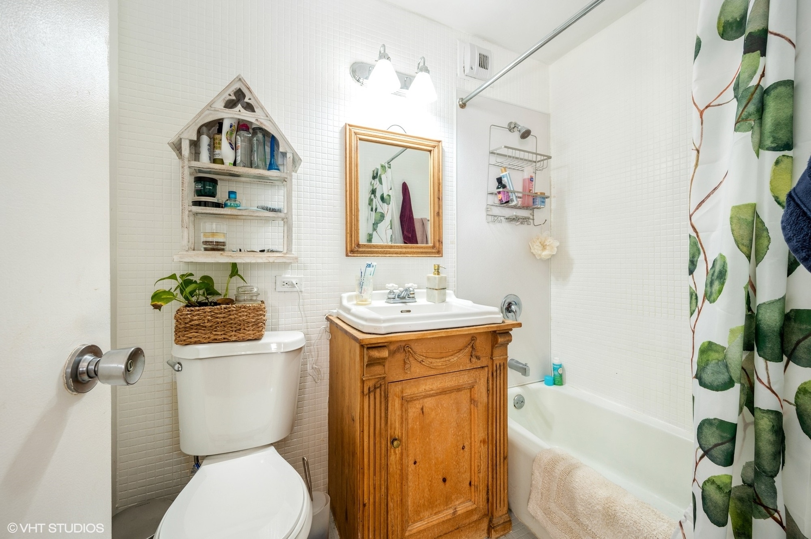 2626 N Lakeview Avenue Unit: 2506
