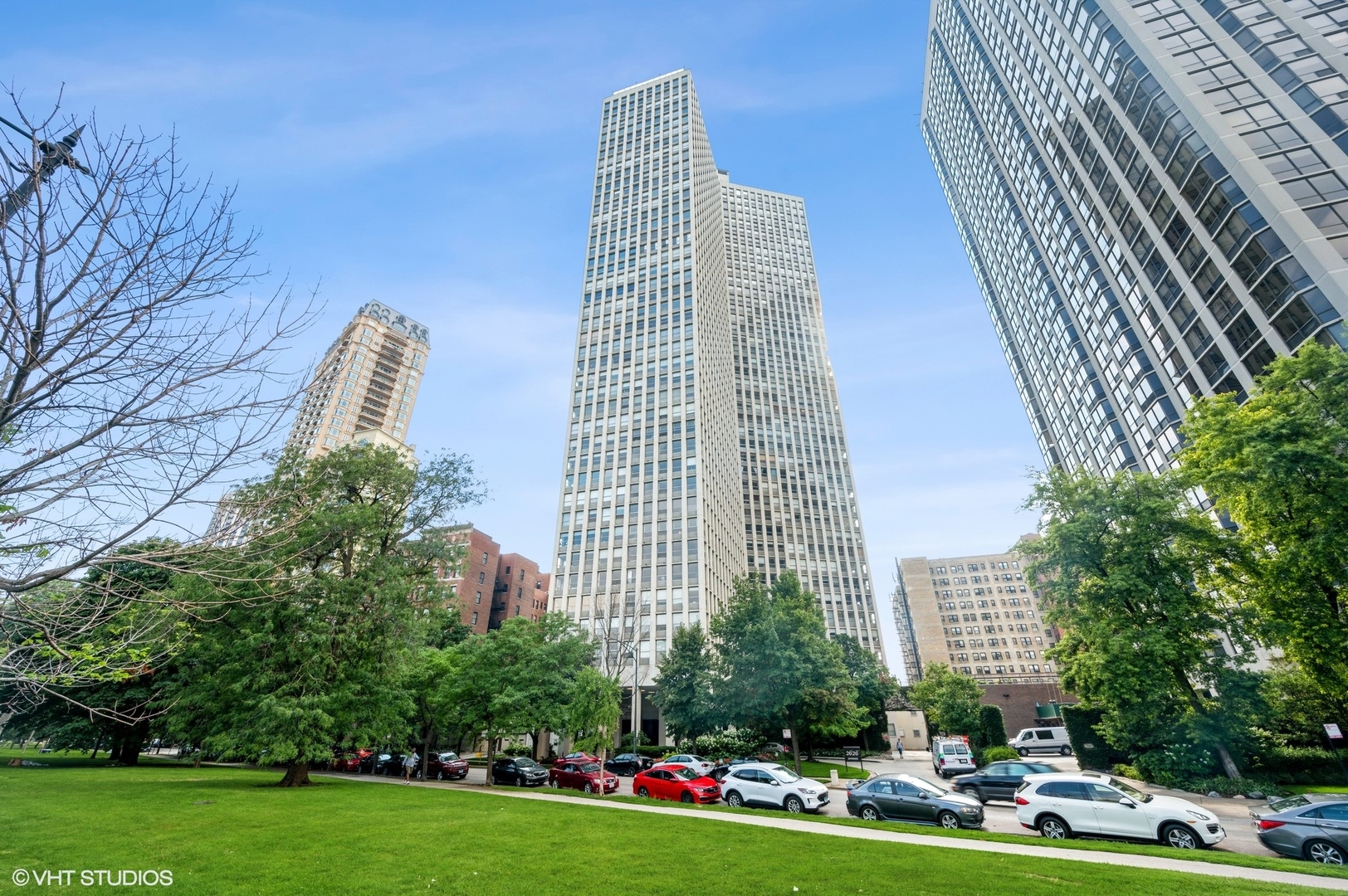 2626 N Lakeview Avenue Unit: 2506