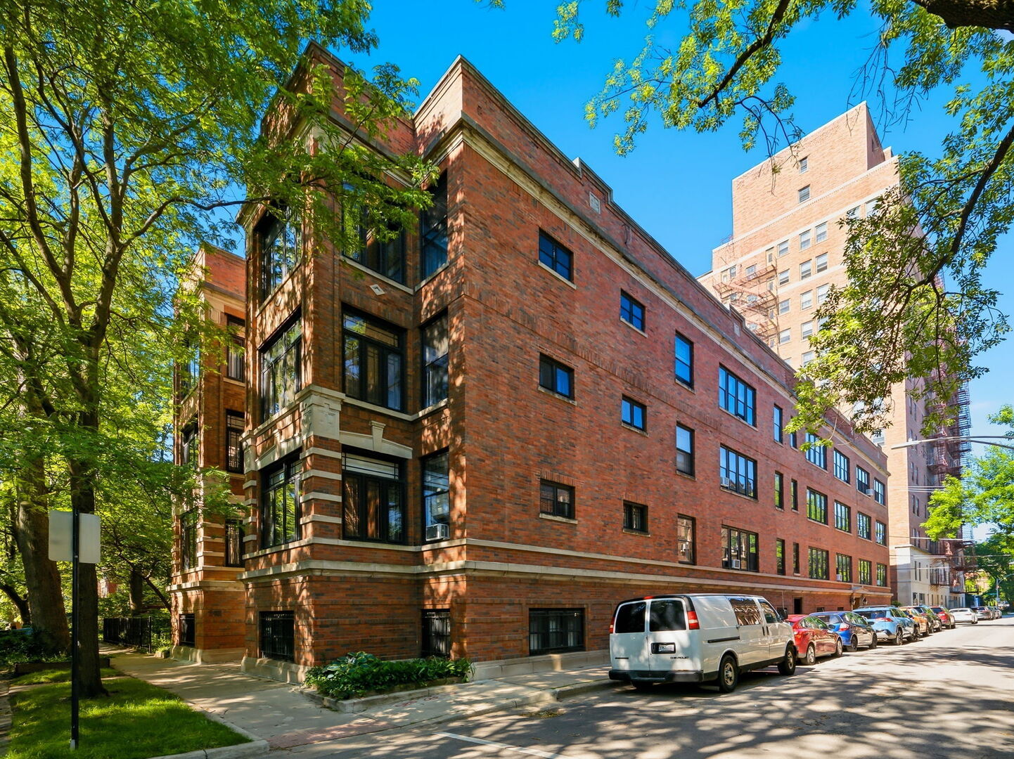 1421 E 58th Street Unit: 3E