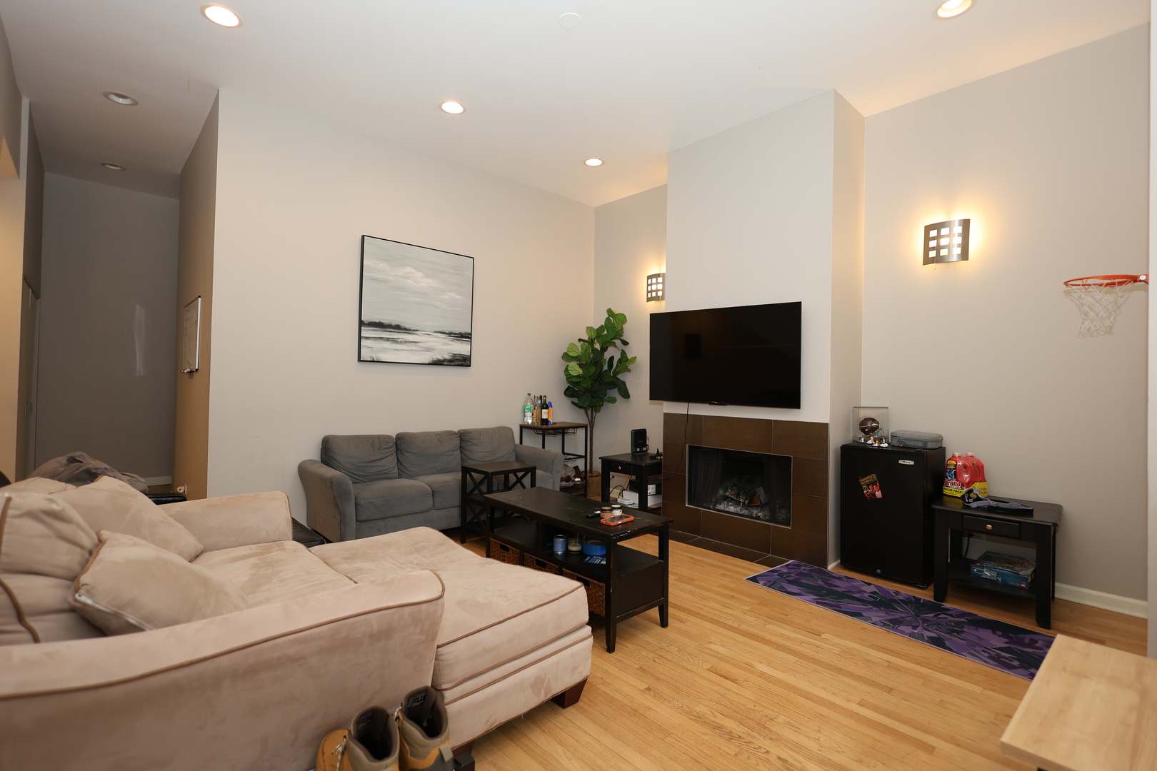 1026 W Roscoe Street Unit: 1