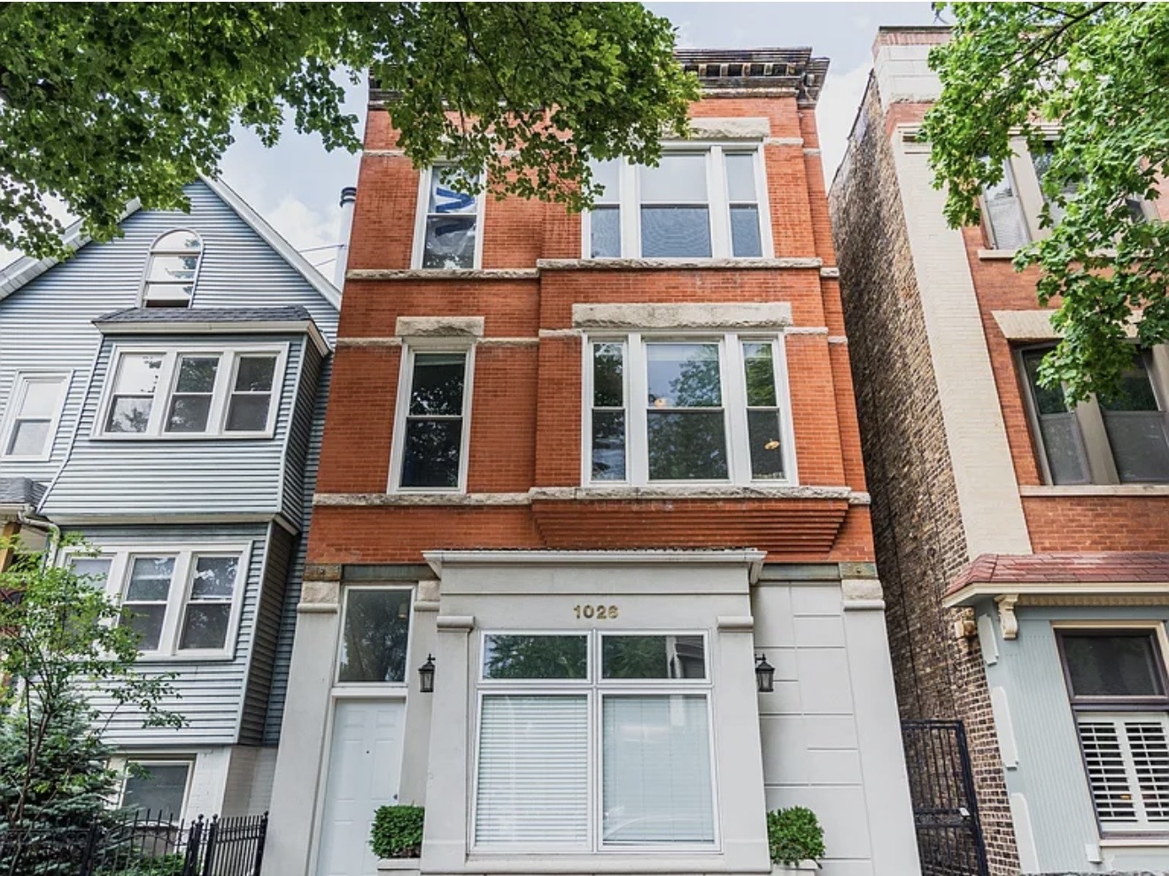 1026 W Roscoe Street Unit: 1