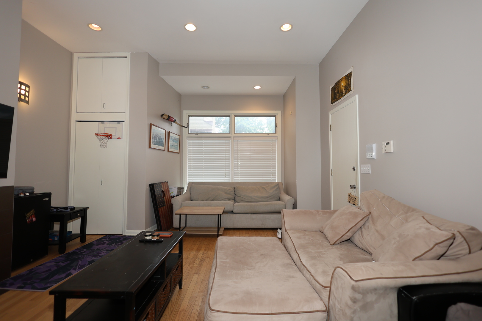 1026 W Roscoe Street Unit: 1