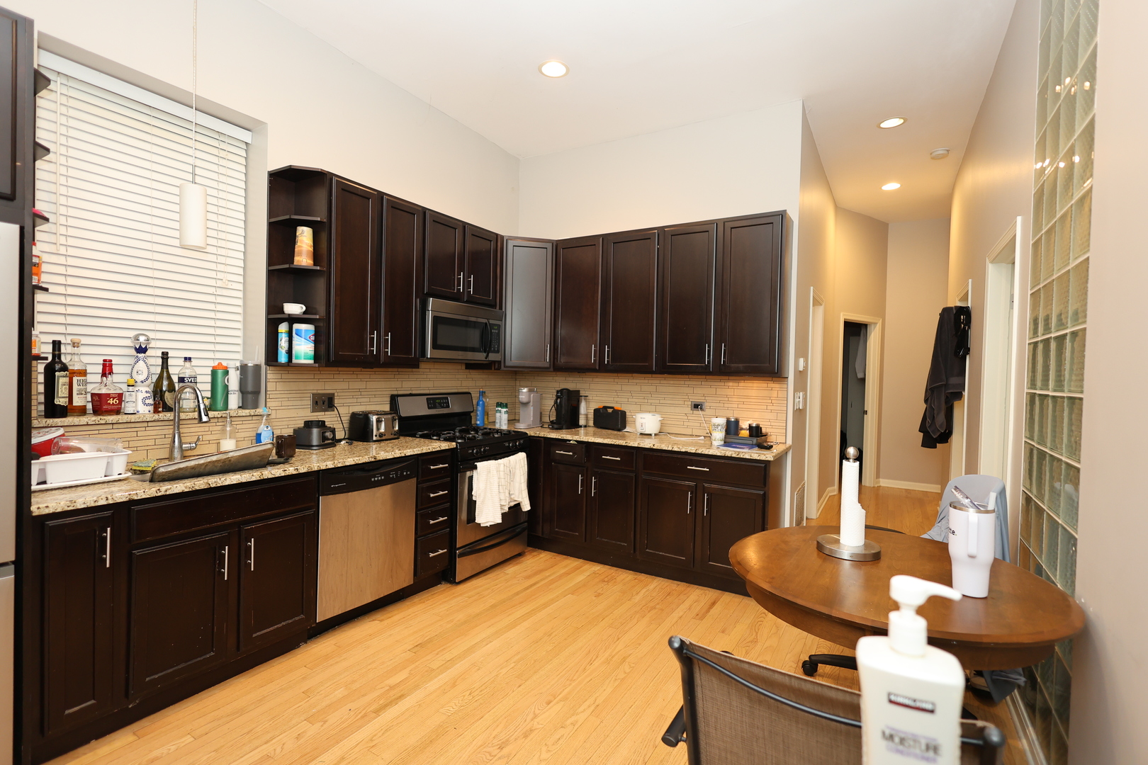 1026 W Roscoe Street Unit: 1