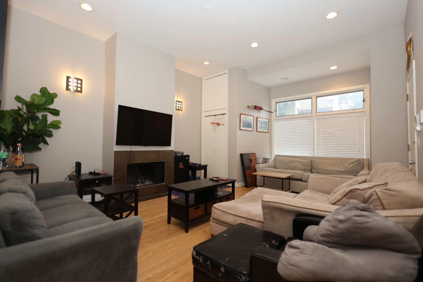 1026 W Roscoe Street Unit: 1