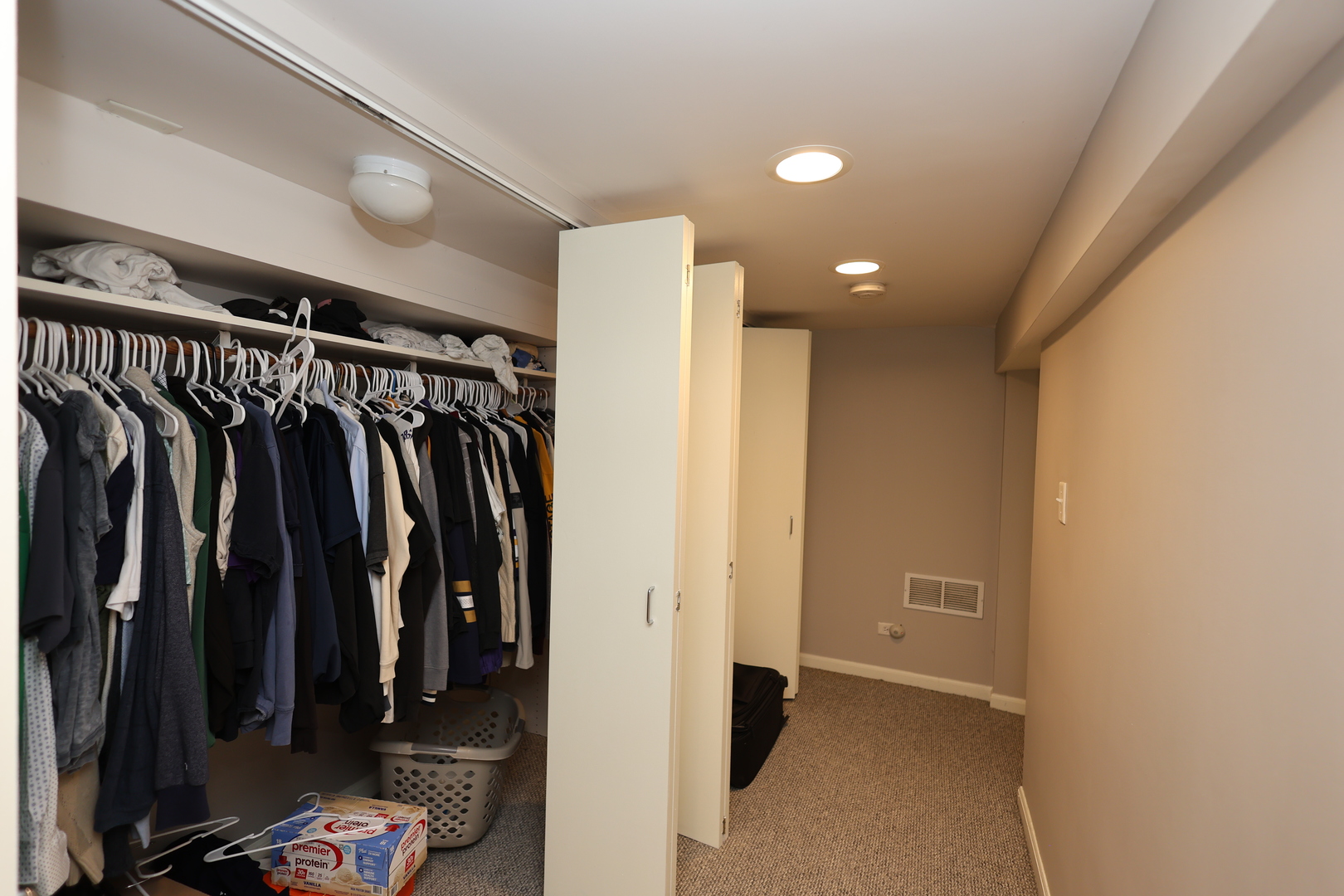 1026 W Roscoe Street Unit: 1
