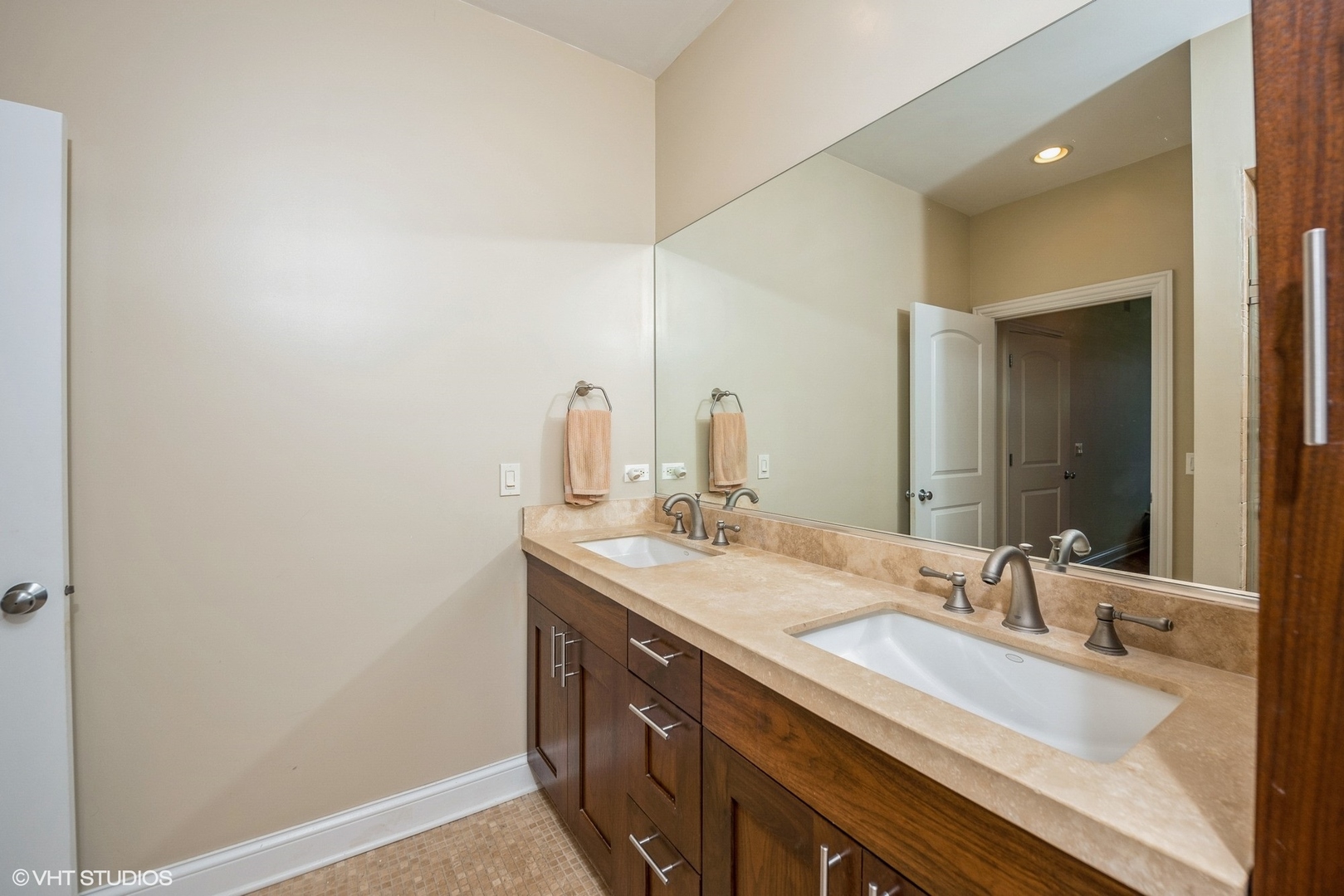 2905 N Halsted Street Unit: 302
