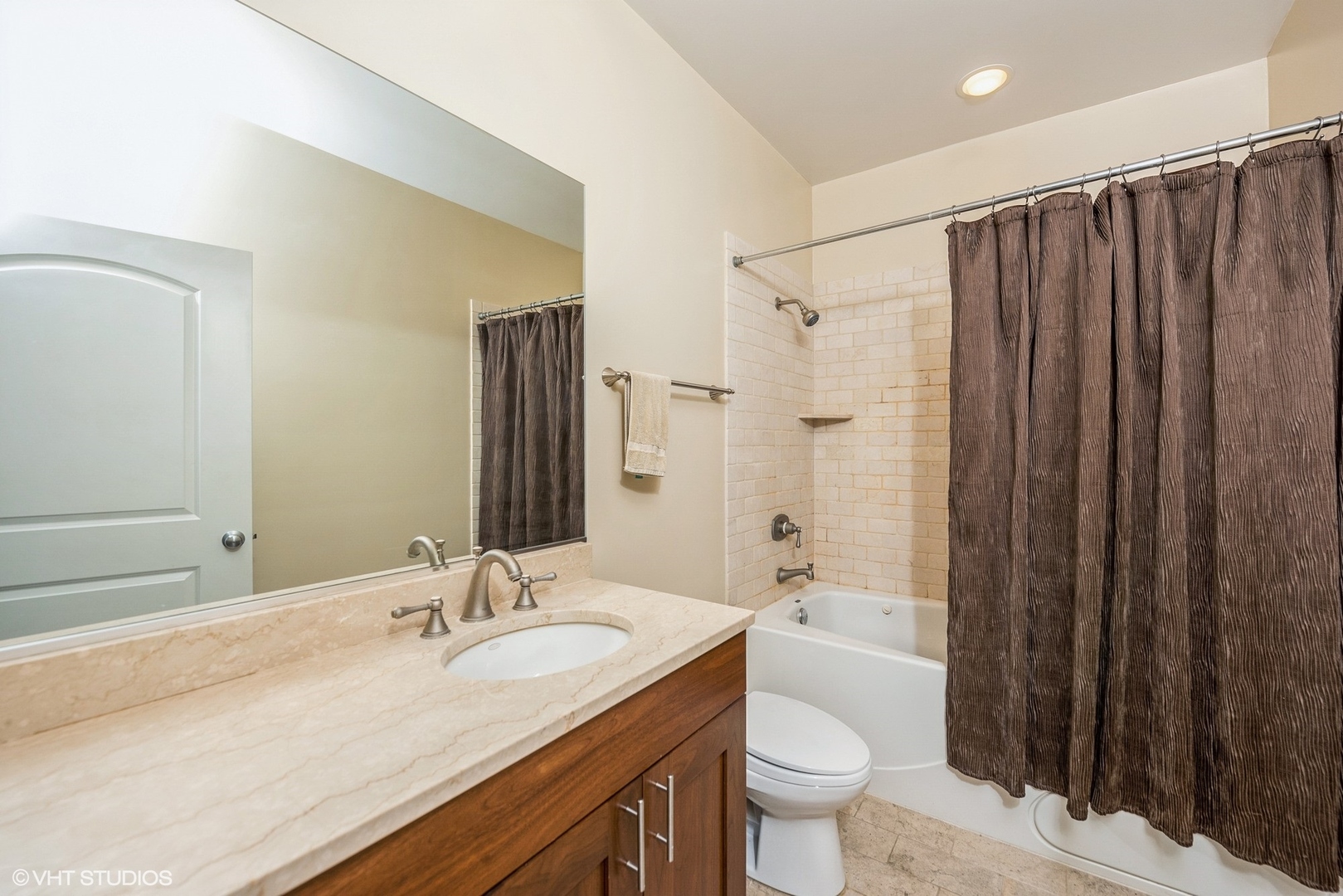 2905 N Halsted Street Unit: 302