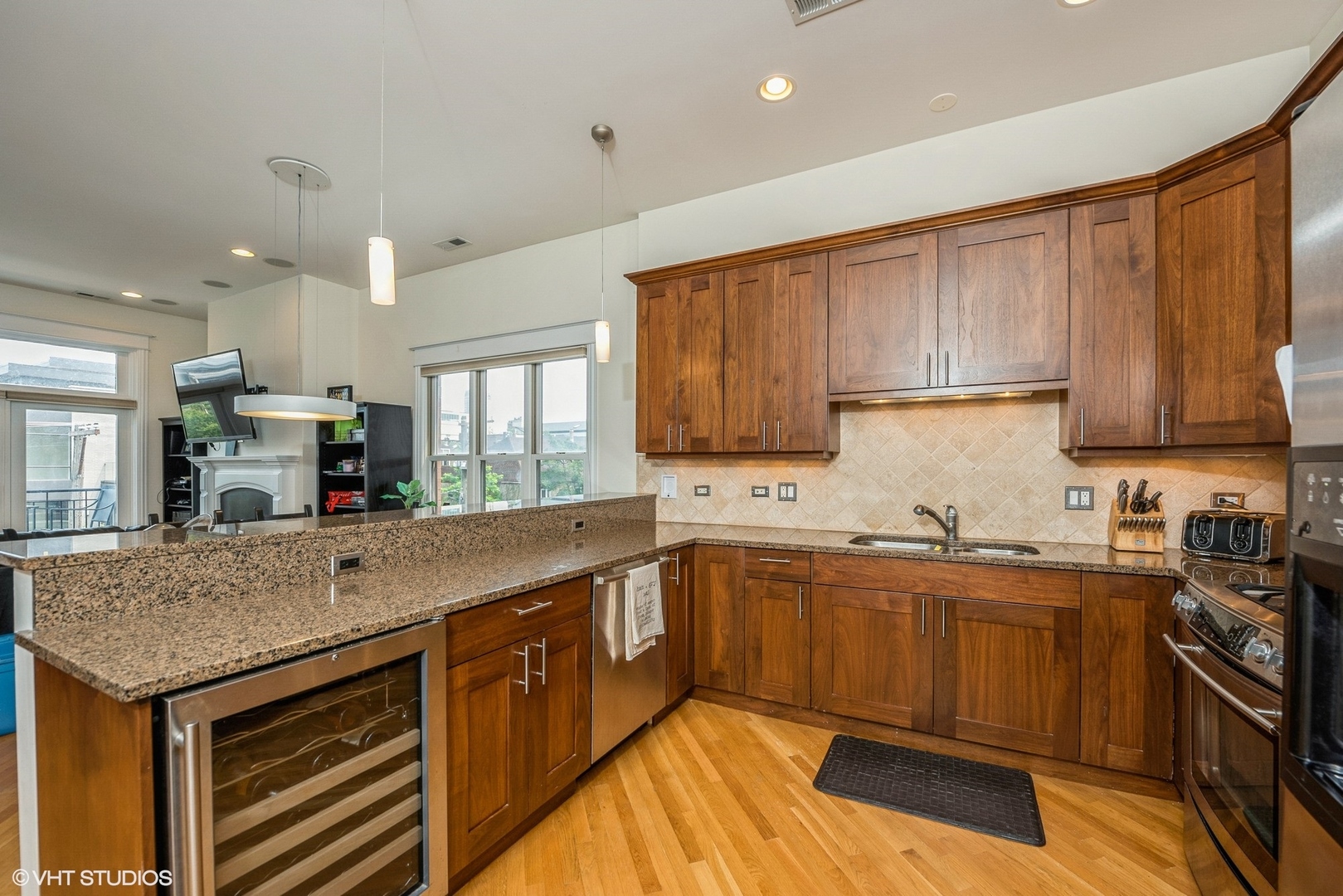 2905 N Halsted Street Unit: 302