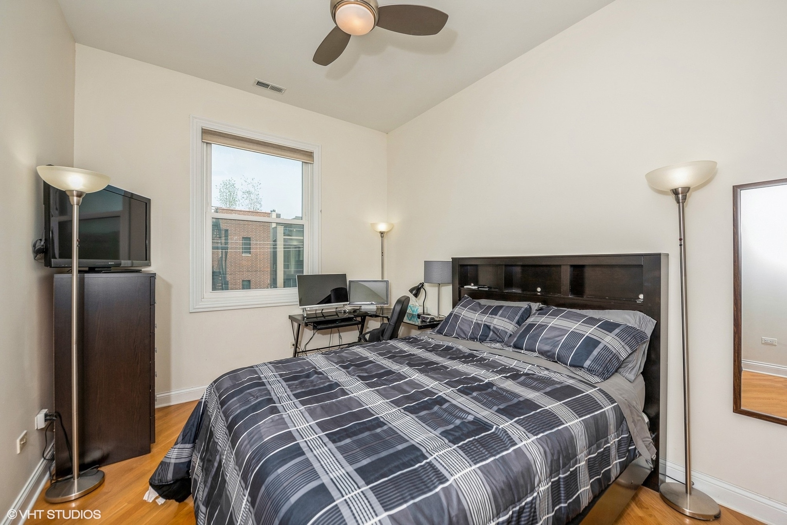 2905 N Halsted Street Unit: 302