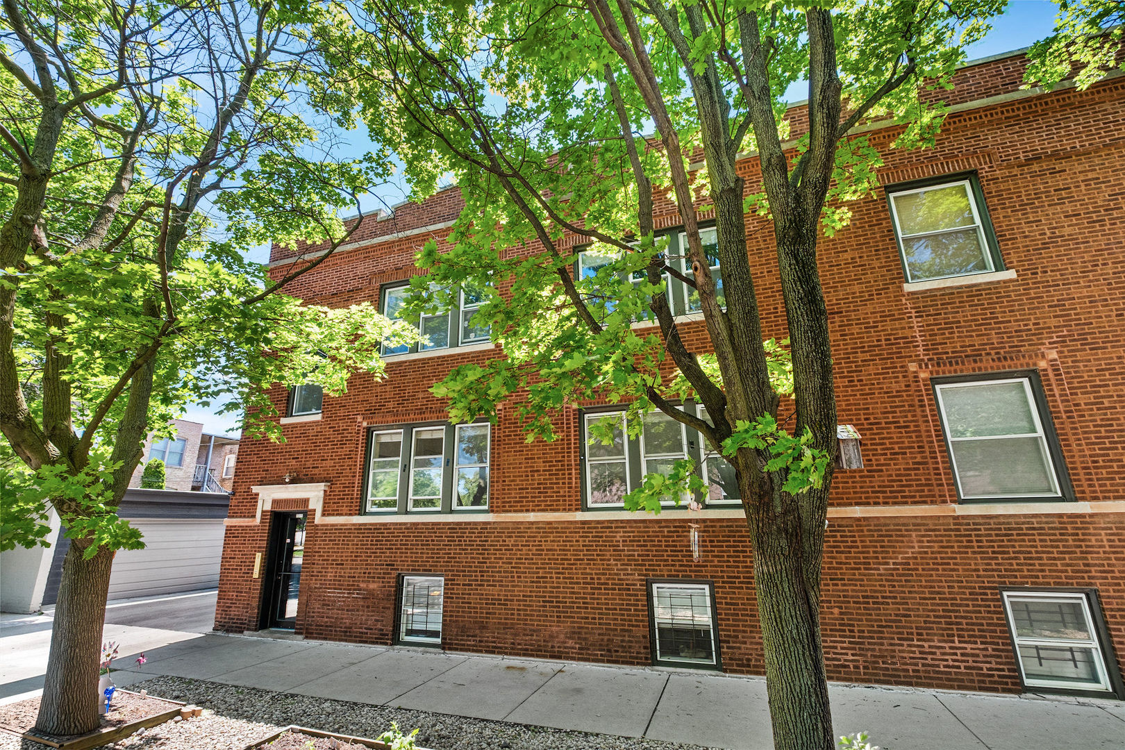 2315 W Waveland Avenue Unit: 1