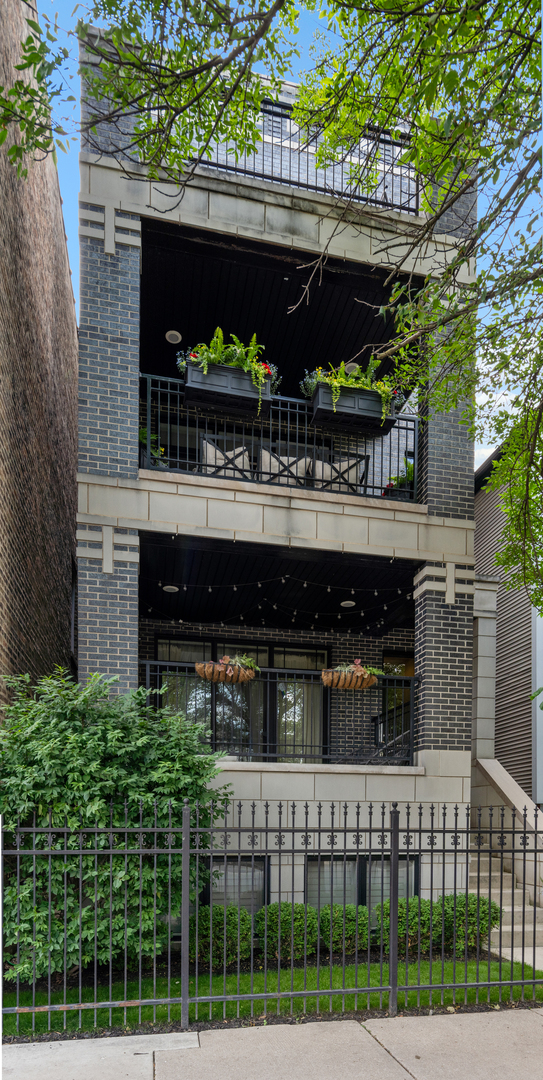 3302 N Racine Avenue Unit: 3