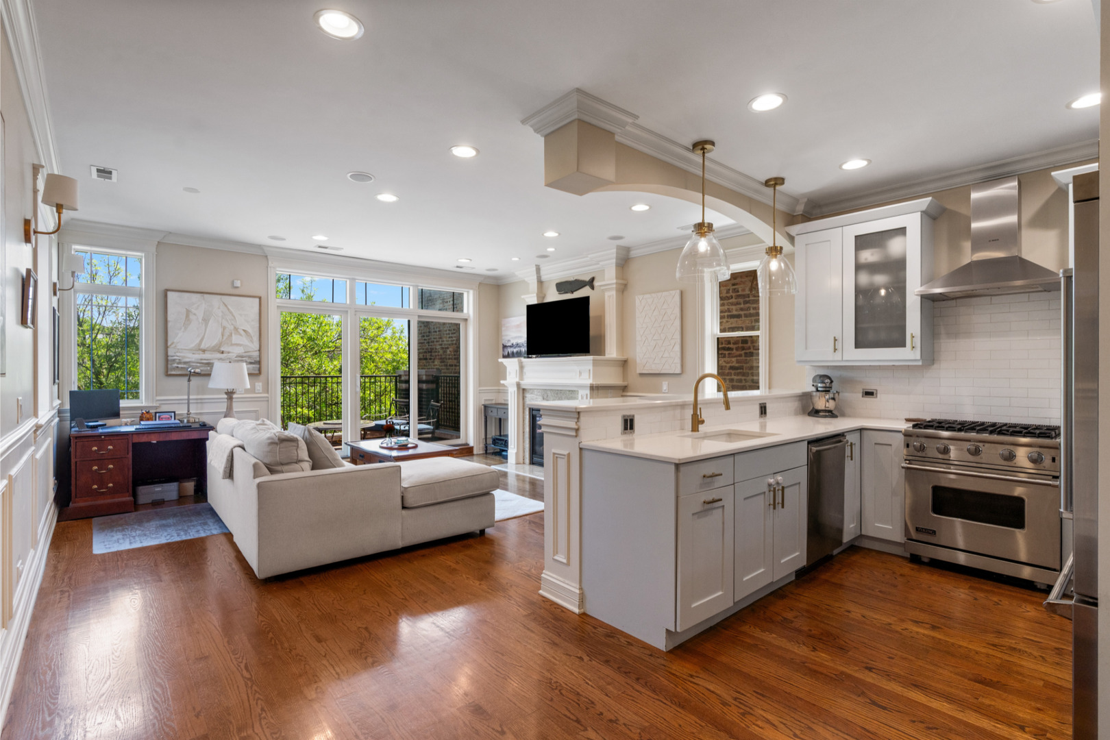 3302 N Racine Avenue Unit: 3