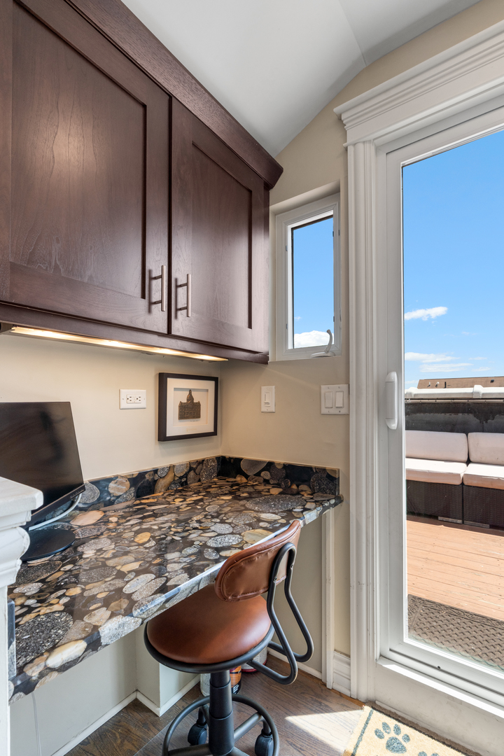 3302 N Racine Avenue Unit: 3