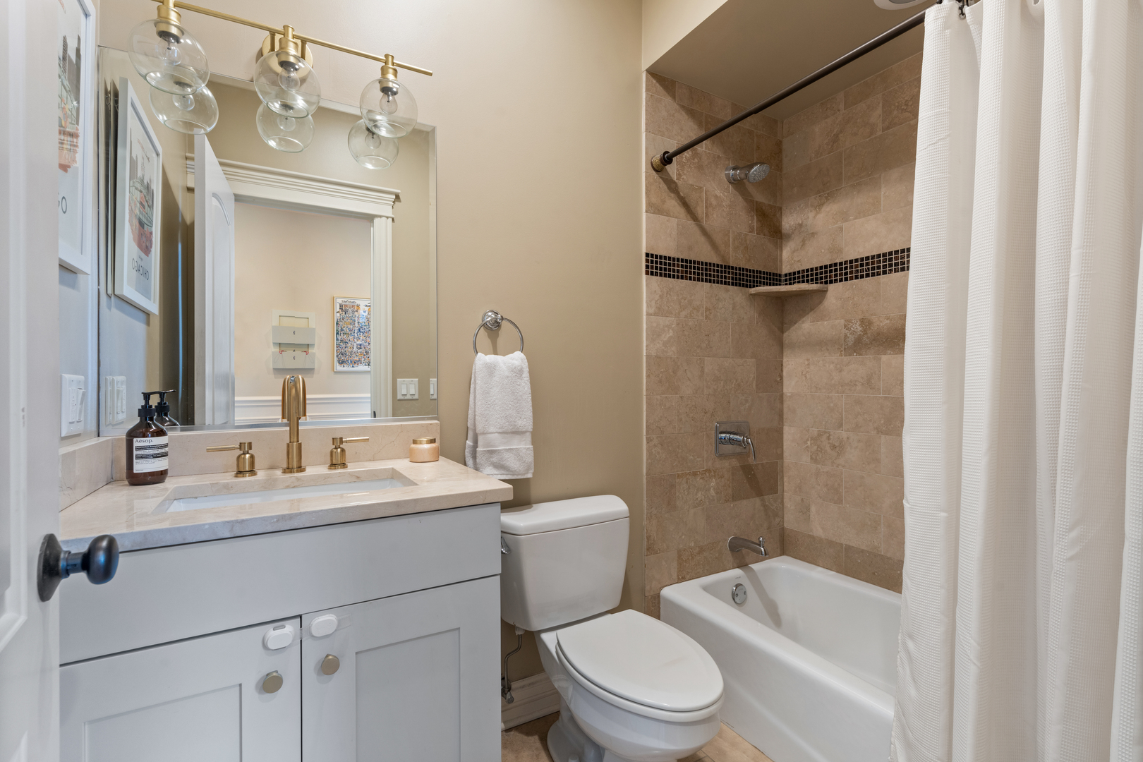 3302 N Racine Avenue Unit: 3