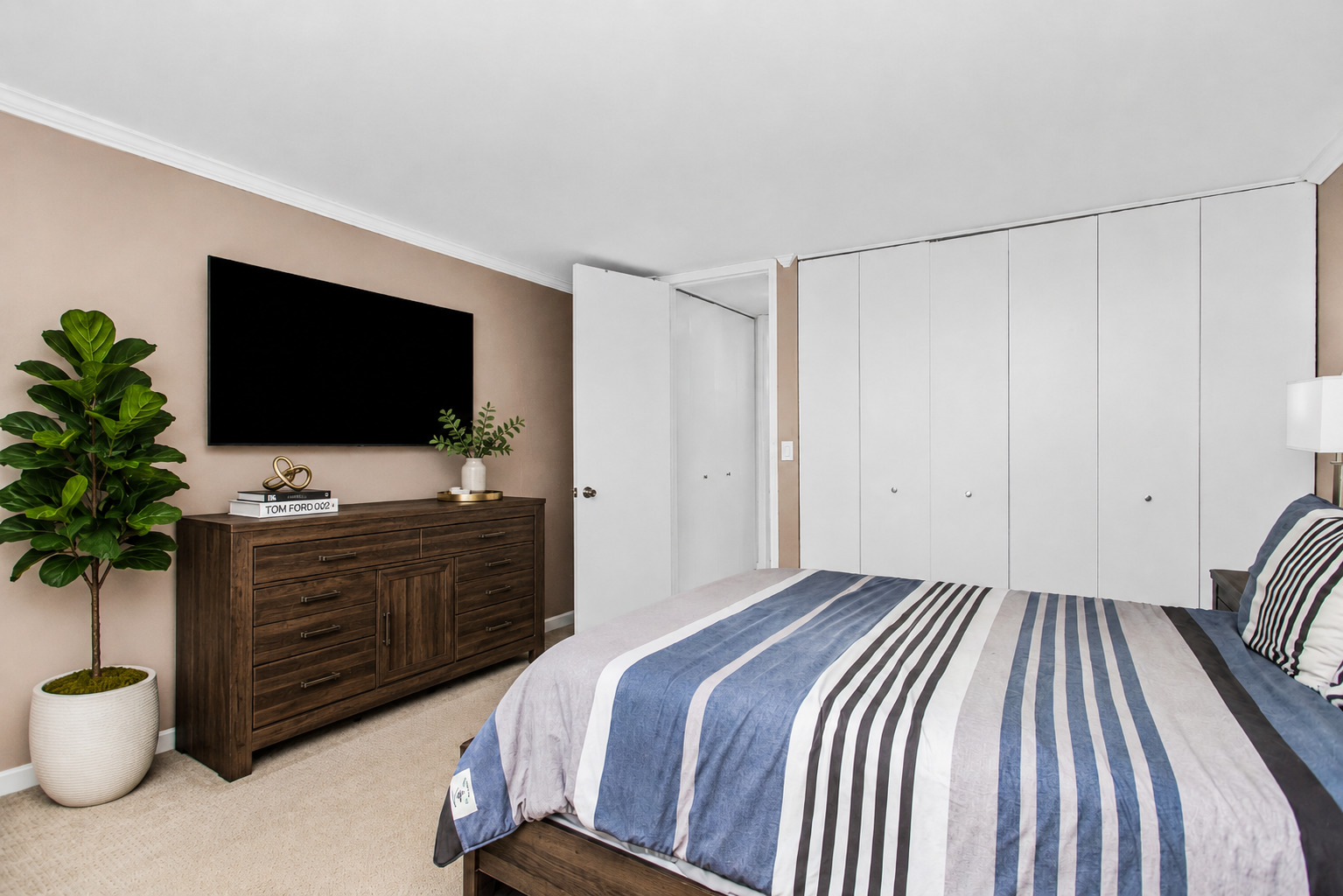 655 W IRVING PARK Road Unit: 2716