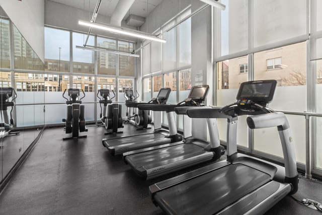 655 W IRVING PARK Road Unit: 2716