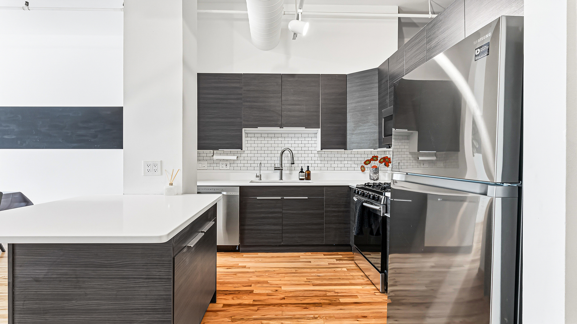 809 N Racine Avenue Unit: 204