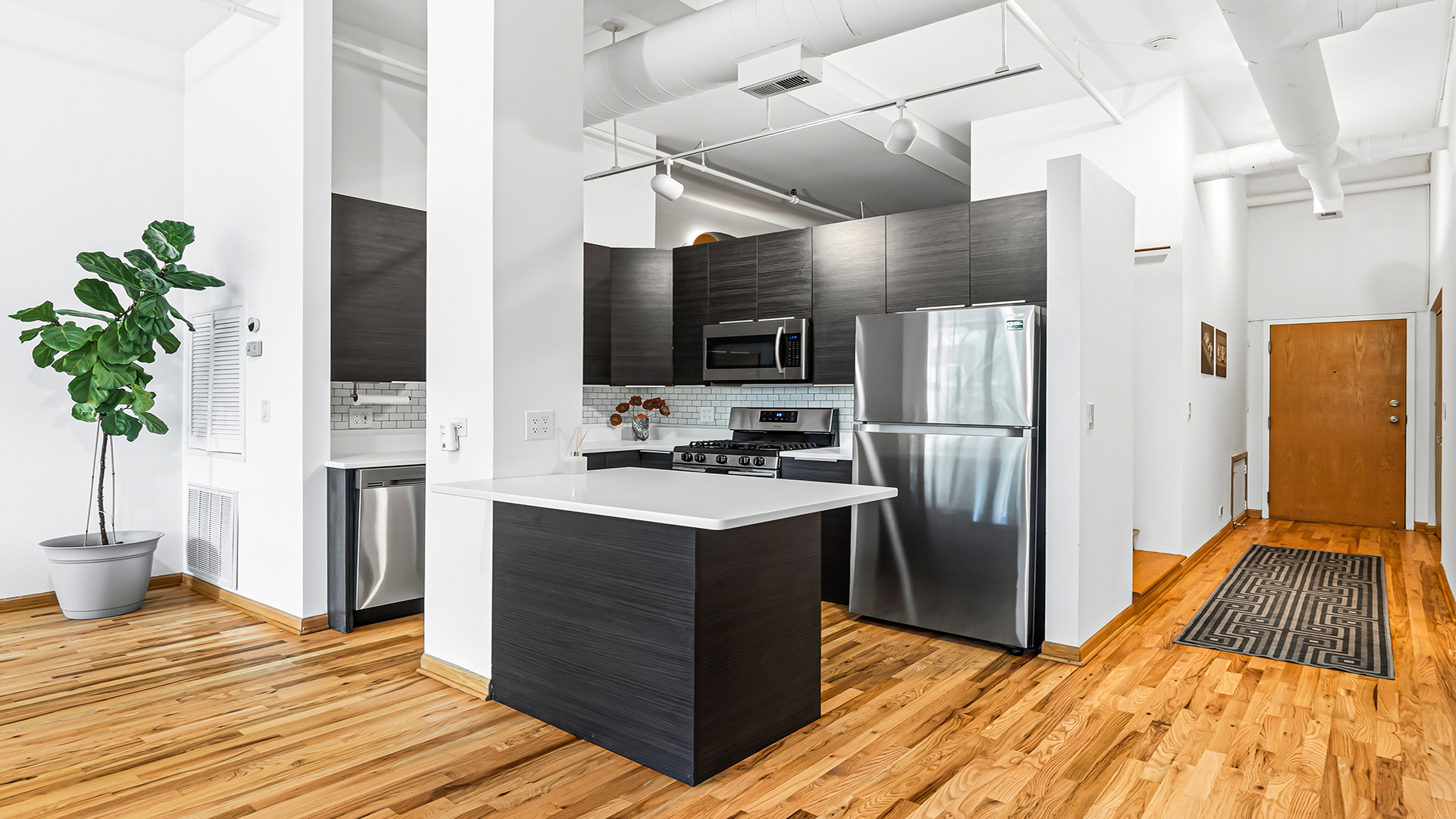 809 N Racine Avenue Unit: 204