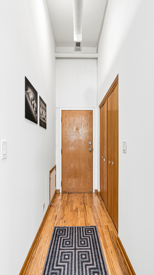 809 N Racine Avenue Unit: 204