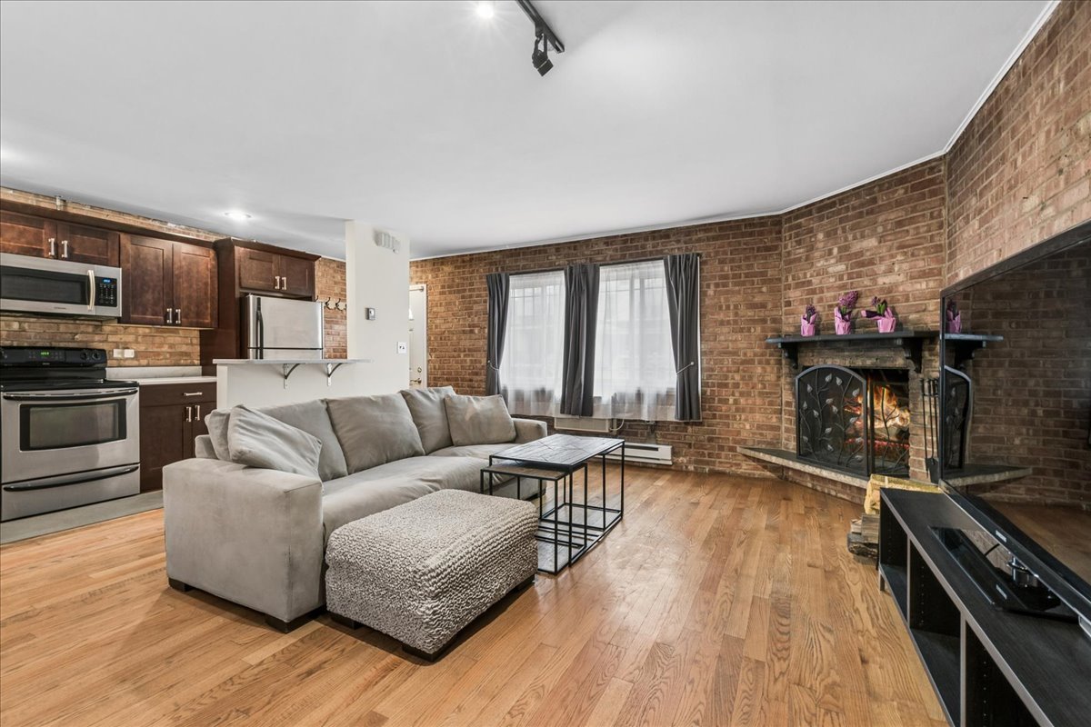 6118 N Hermitage Avenue Unit: A