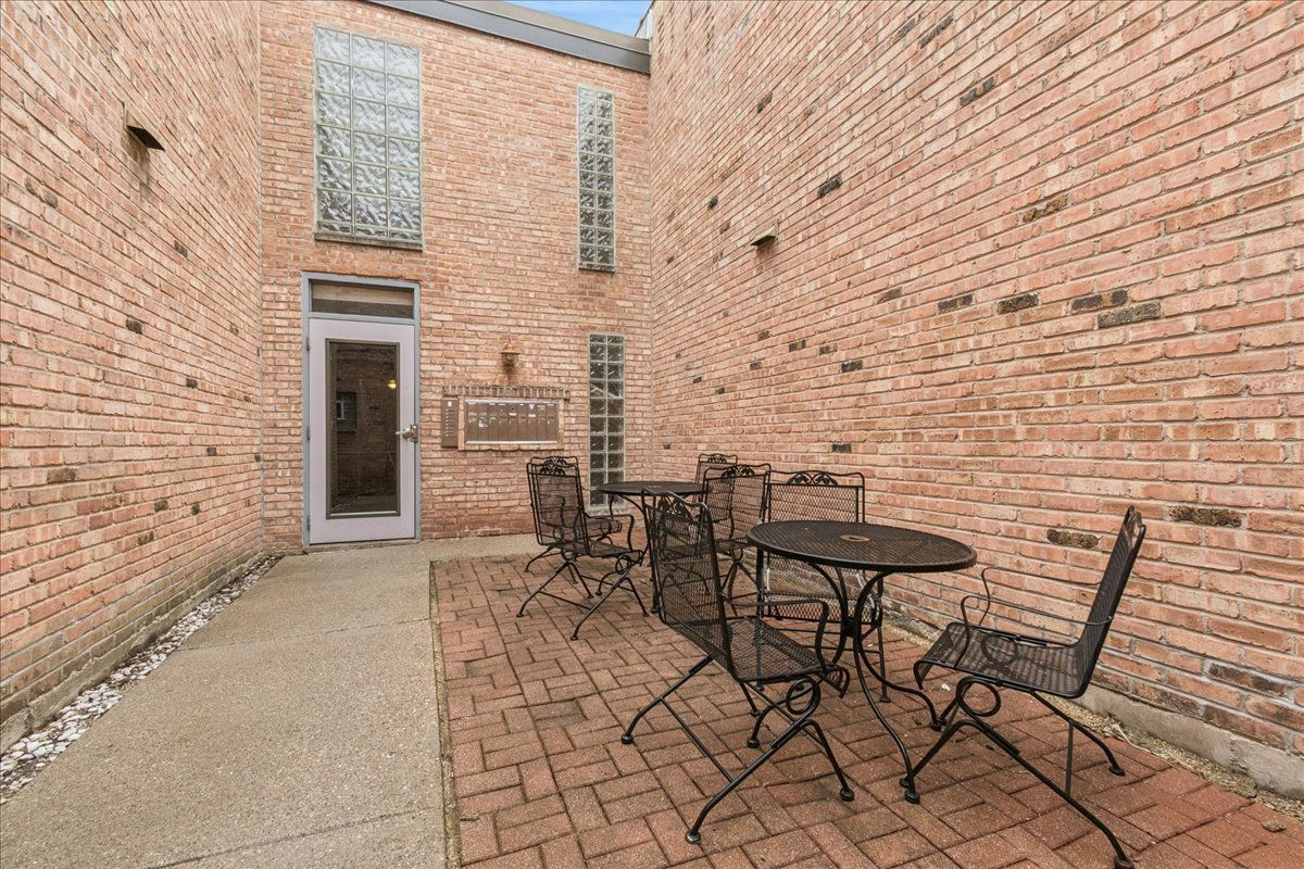 6118 N Hermitage Avenue Unit: A