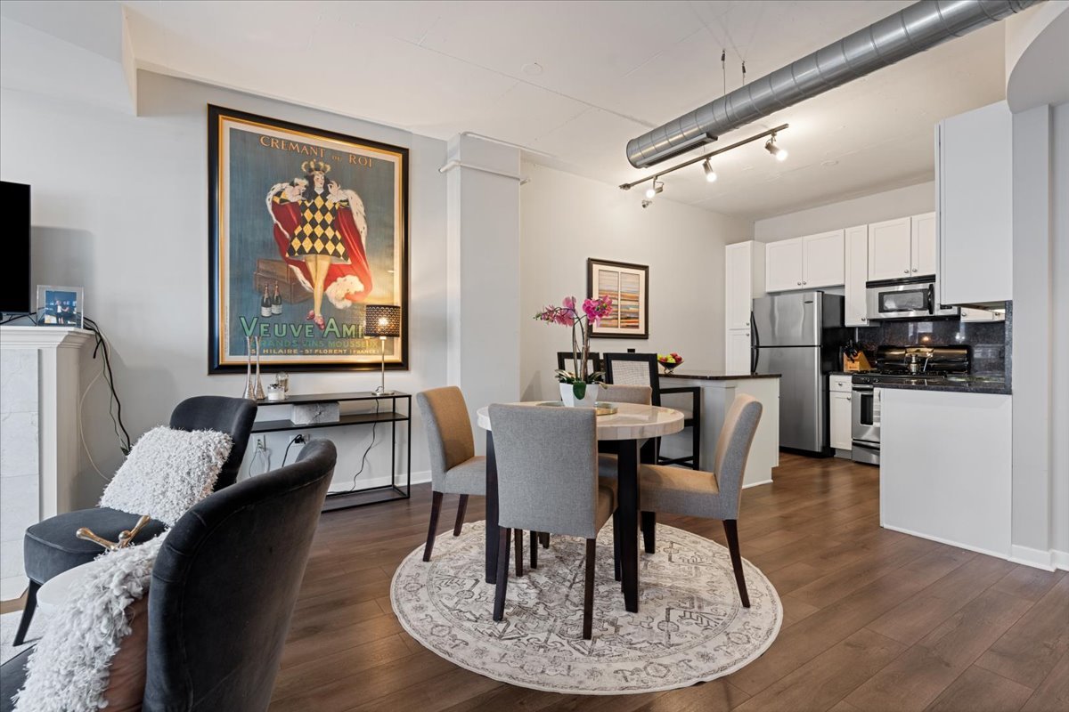 909 W WASHINGTON Boulevard Unit: 606
