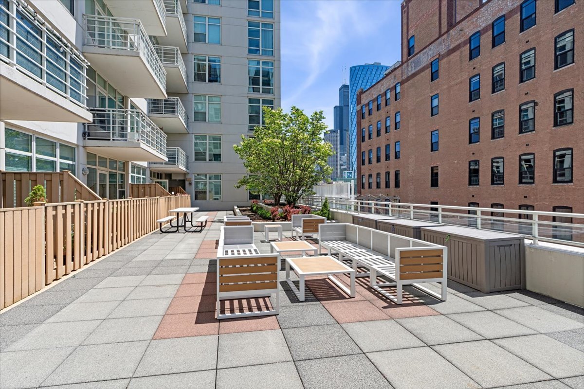909 W WASHINGTON Boulevard Unit: 606