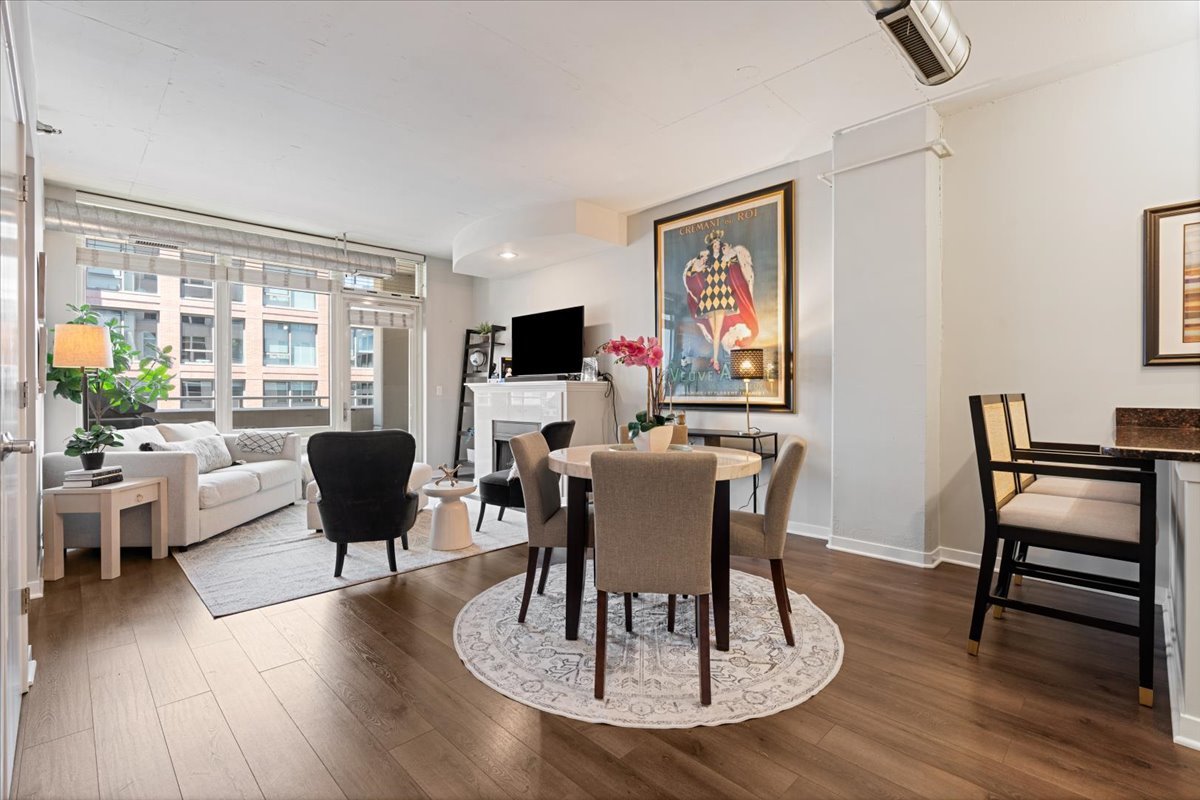 909 W WASHINGTON Boulevard Unit: 606