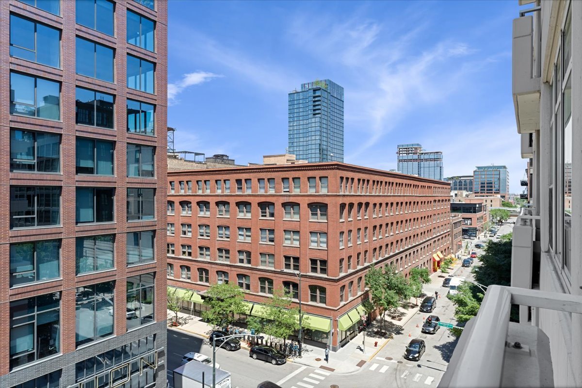 909 W WASHINGTON Boulevard Unit: 606
