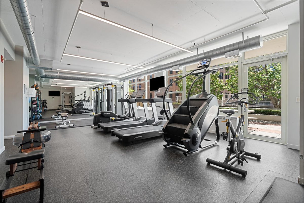 909 W WASHINGTON Boulevard Unit: 606