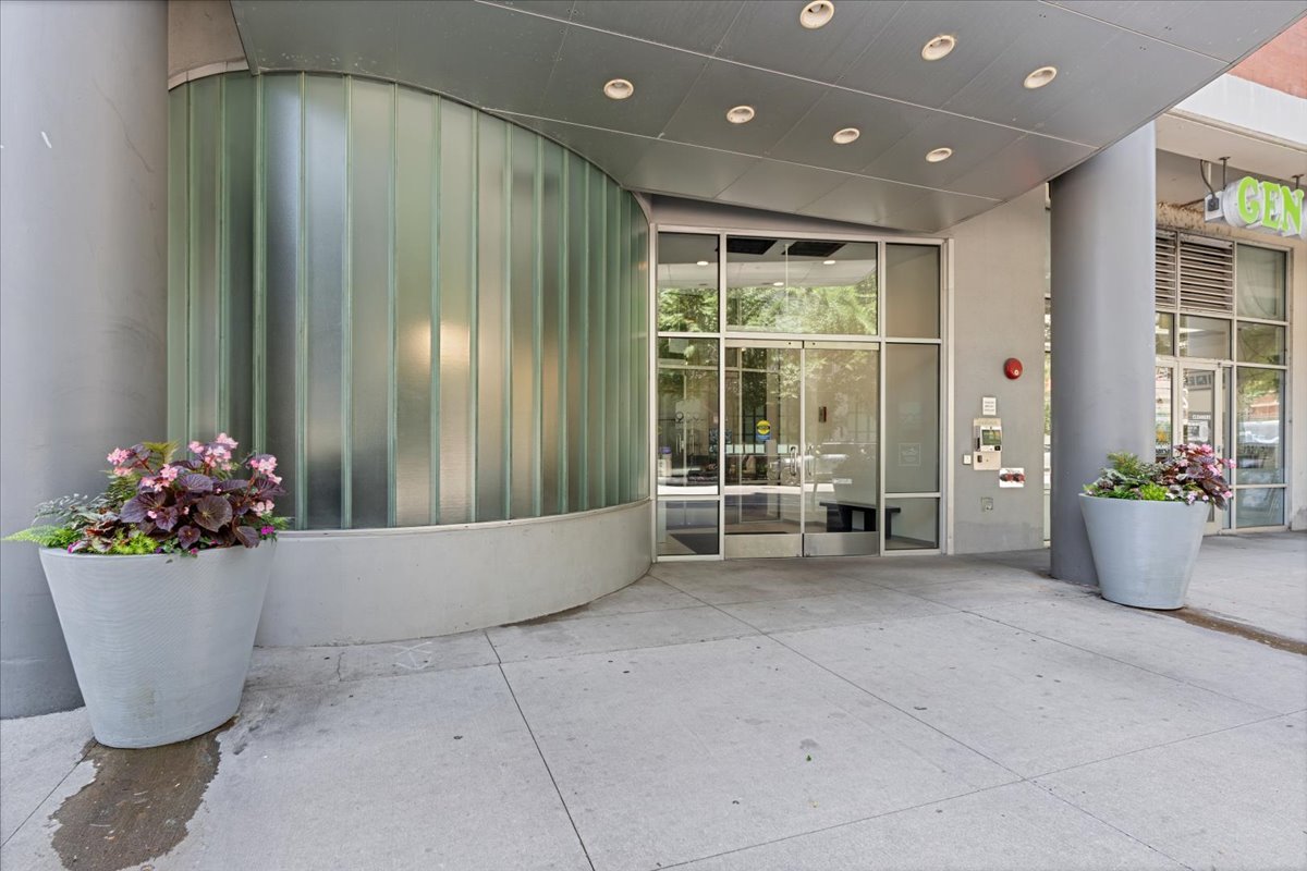 909 W WASHINGTON Boulevard Unit: 606