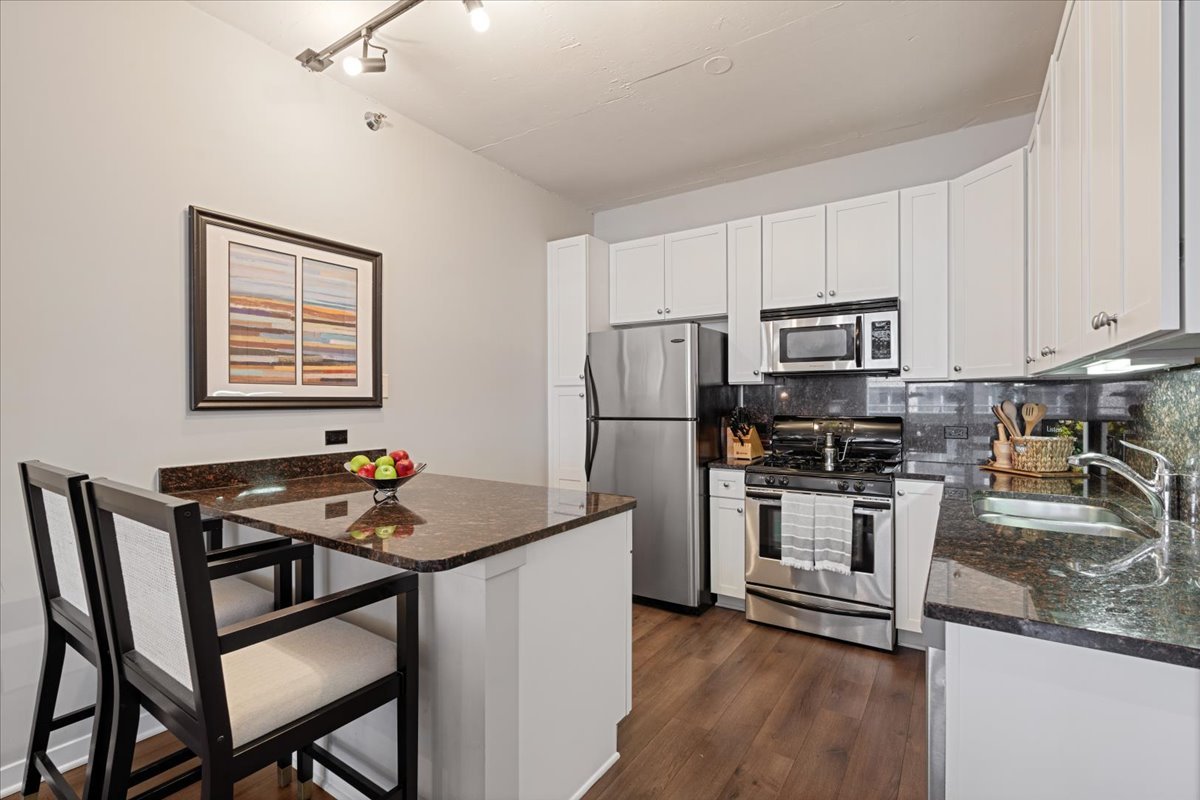 909 W WASHINGTON Boulevard Unit: 606