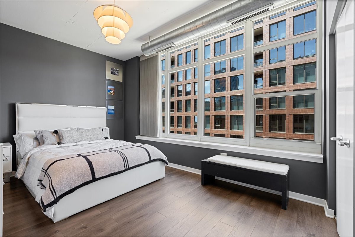 909 W WASHINGTON Boulevard Unit: 606