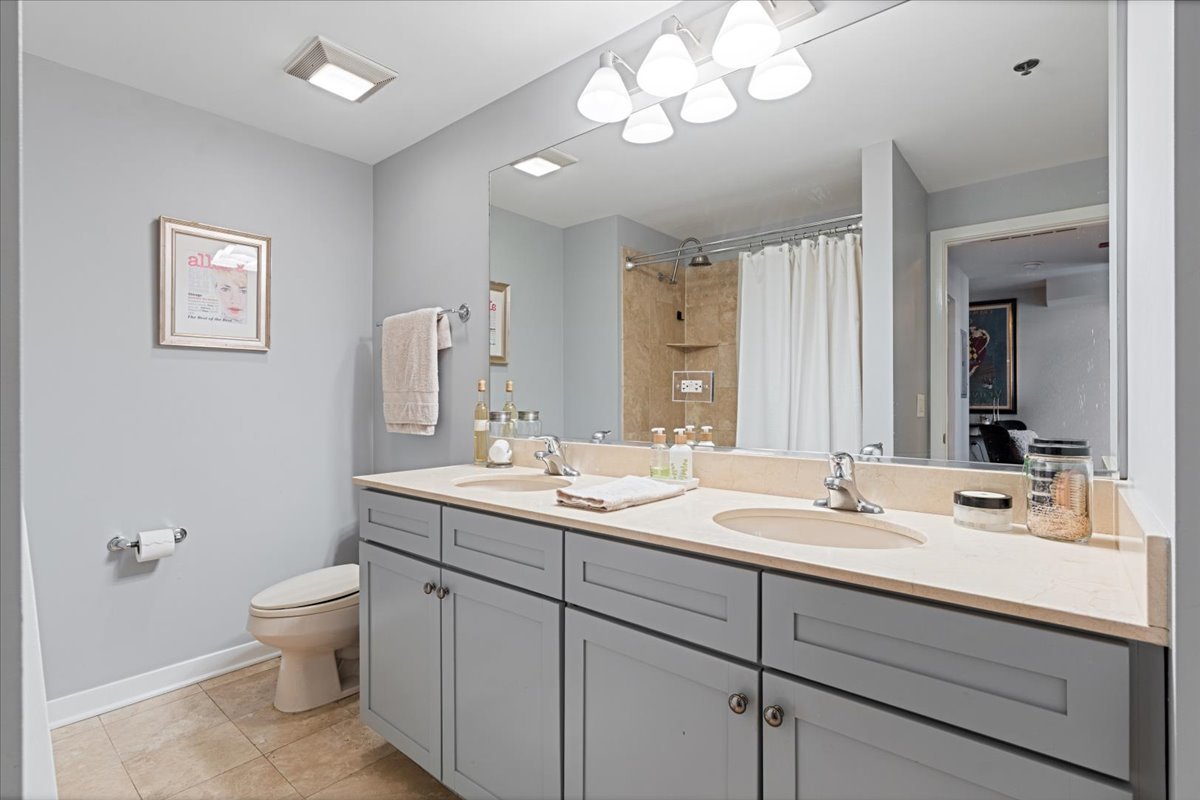 909 W WASHINGTON Boulevard Unit: 606