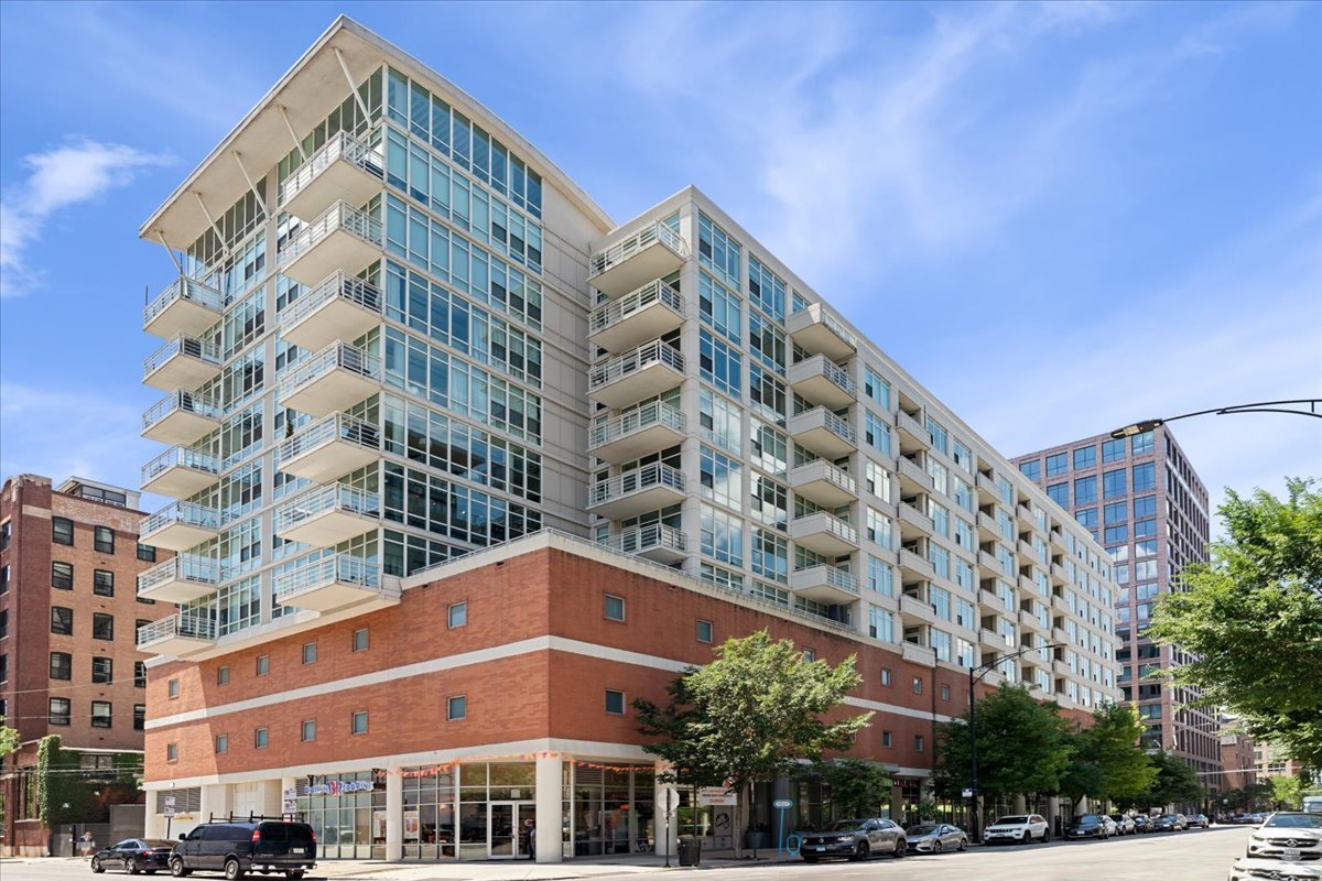 909 W WASHINGTON Boulevard Unit: 606
