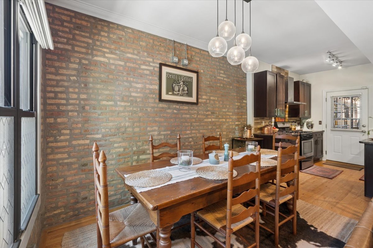 746 W Cornelia Avenue Unit: 1W