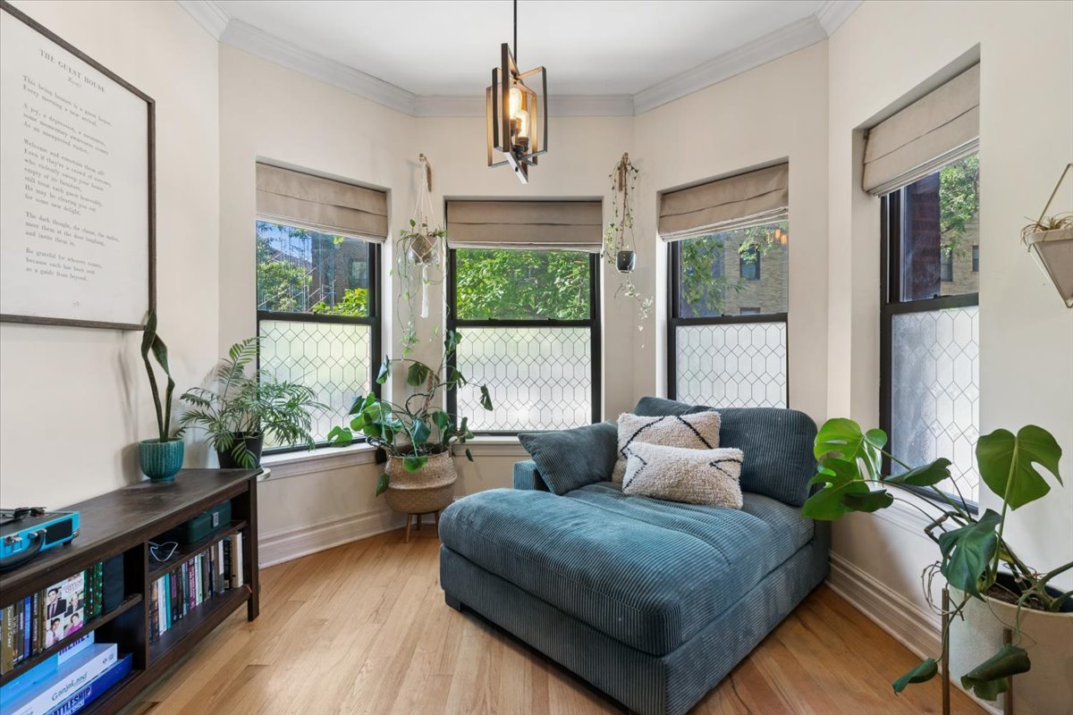 746 W Cornelia Avenue Unit: 1W