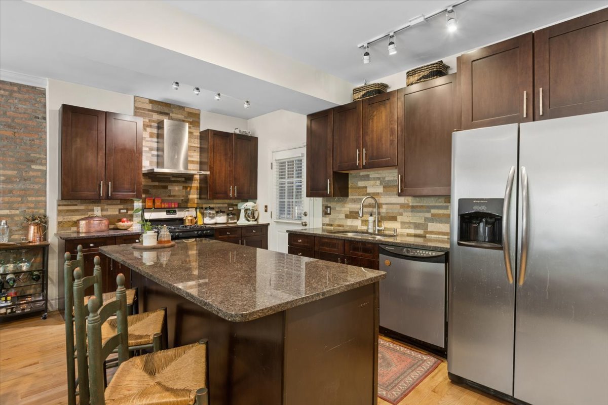 746 W Cornelia Avenue Unit: 1W