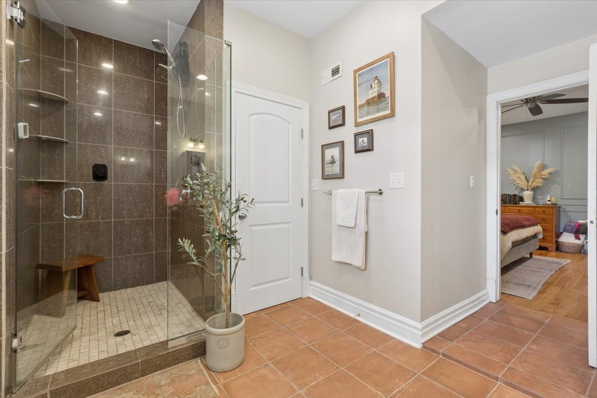 746 W Cornelia Avenue Unit: 1W