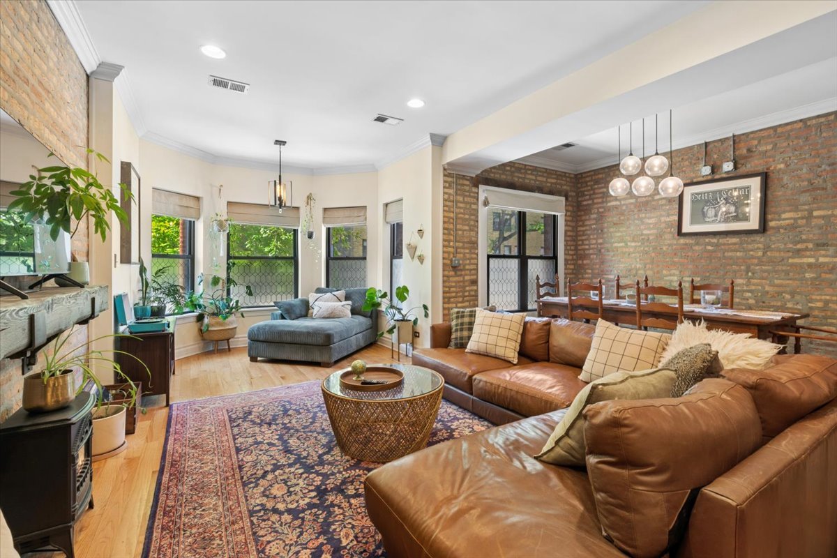 746 W Cornelia Avenue Unit: 1W