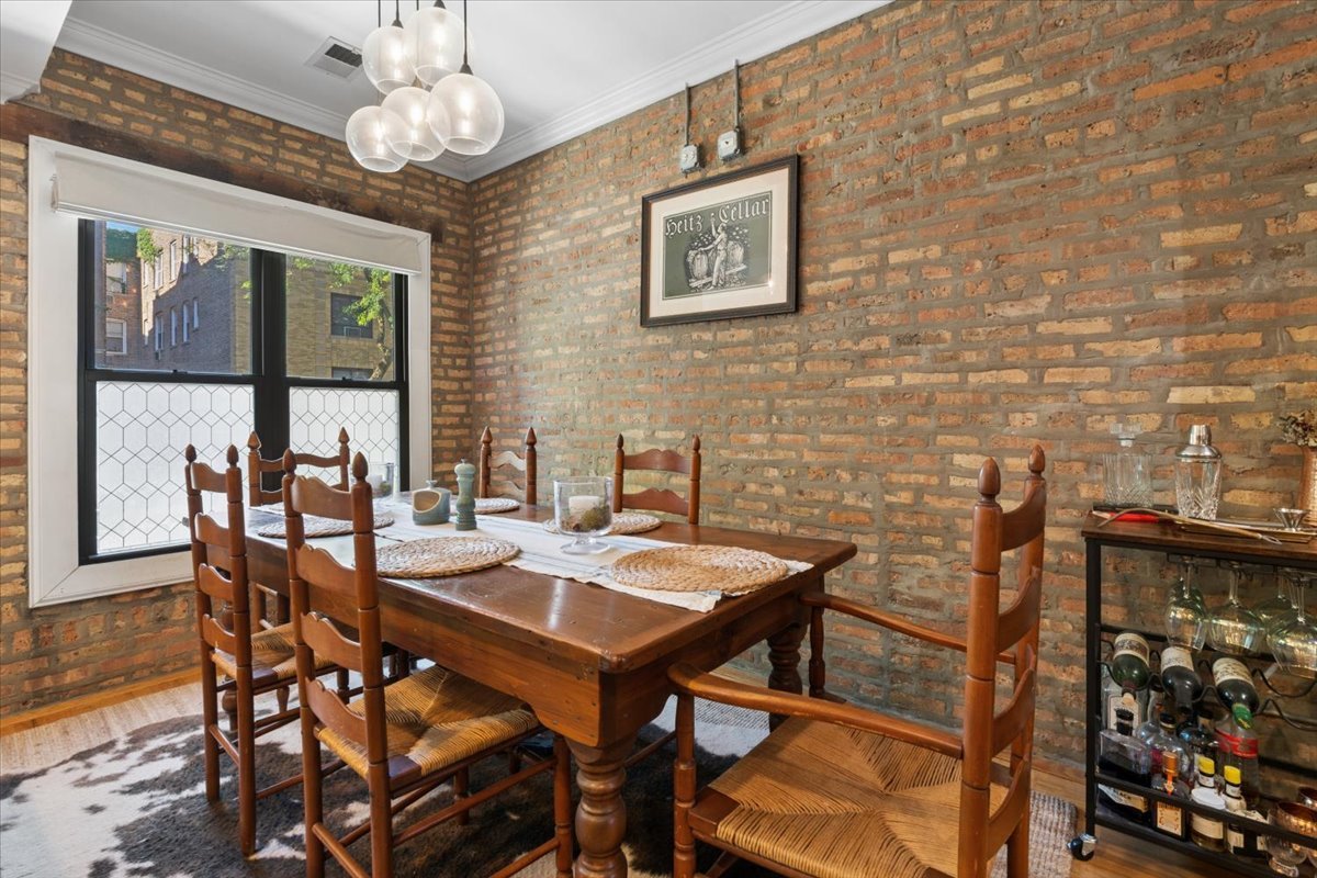 746 W Cornelia Avenue Unit: 1W
