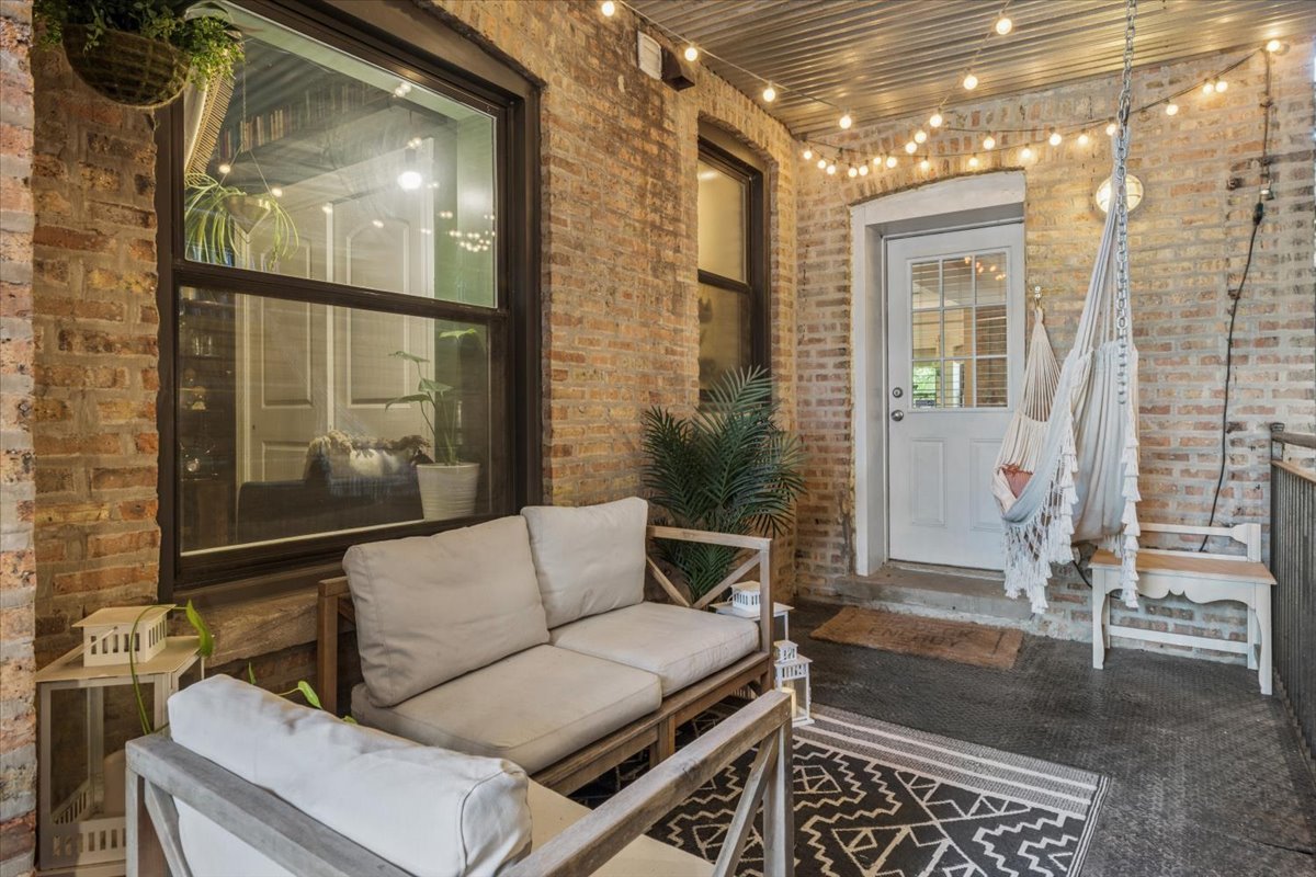 746 W Cornelia Avenue Unit: 1W