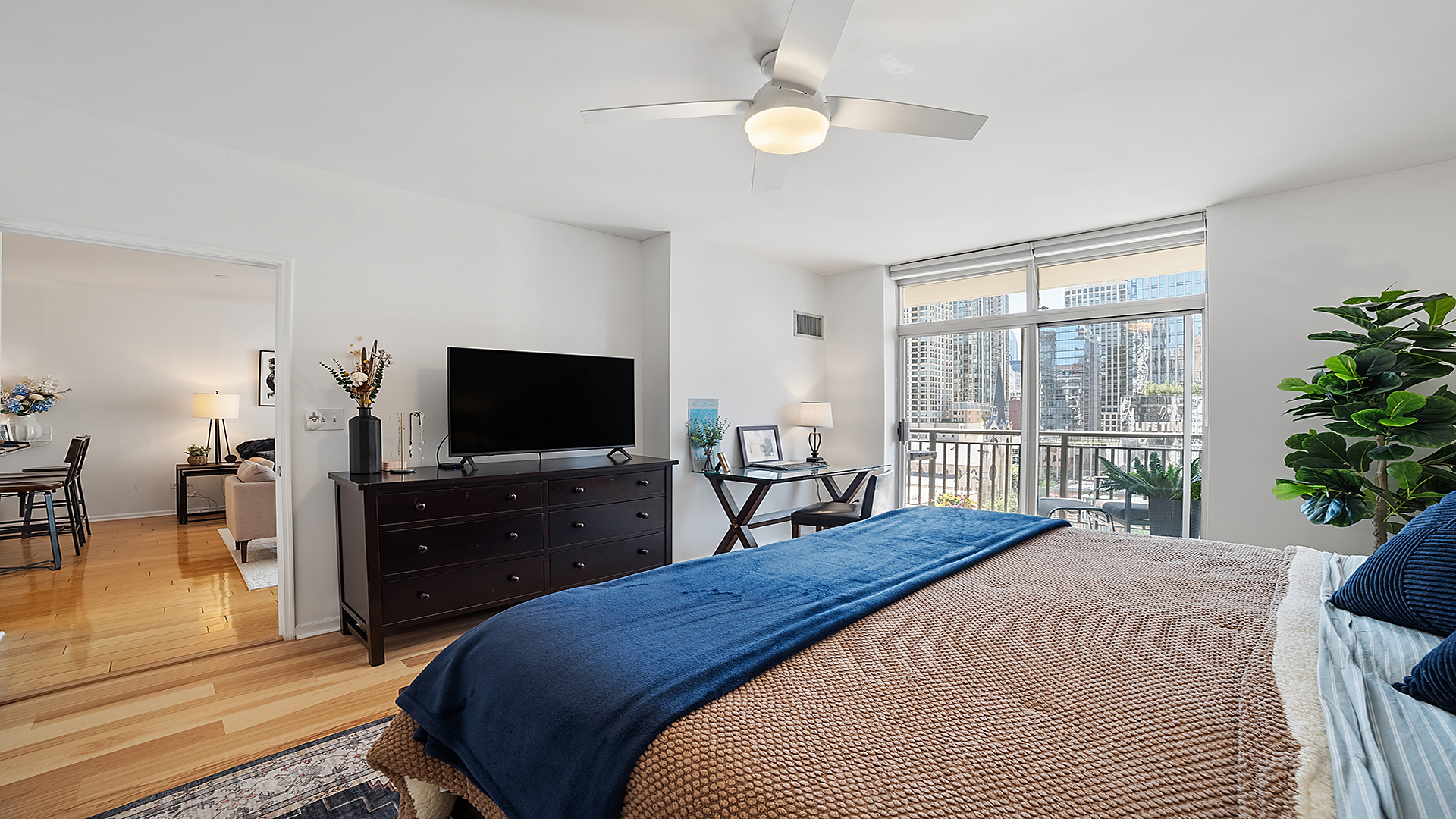 21 W CHESTNUT Street Unit: 1306