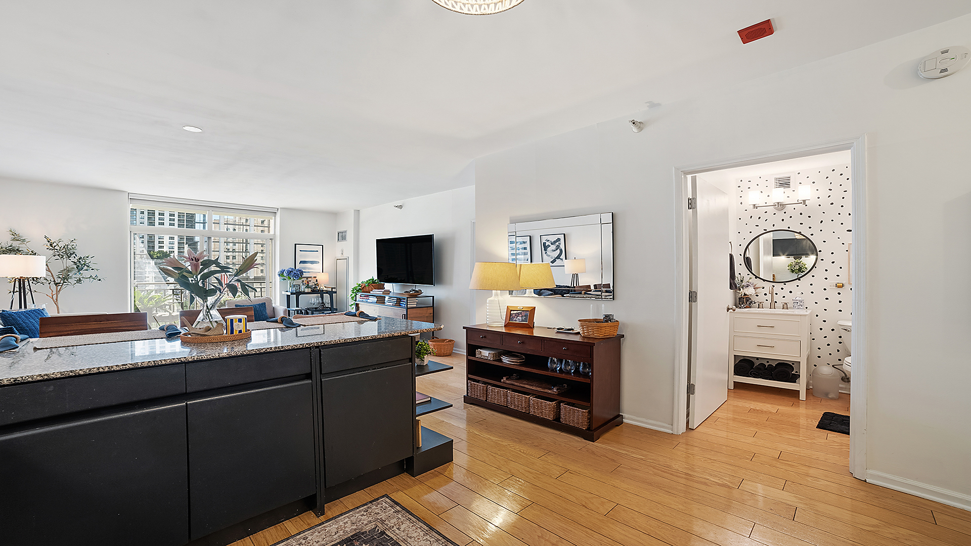 21 W CHESTNUT Street Unit: 1306