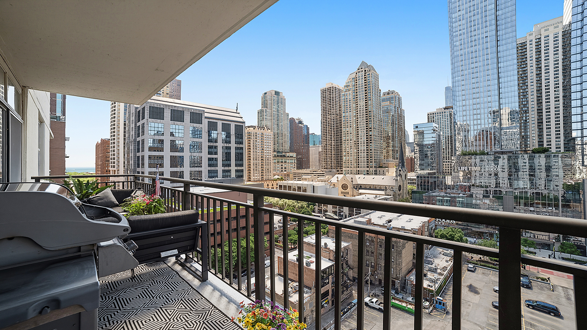 21 W CHESTNUT Street Unit: 1306
