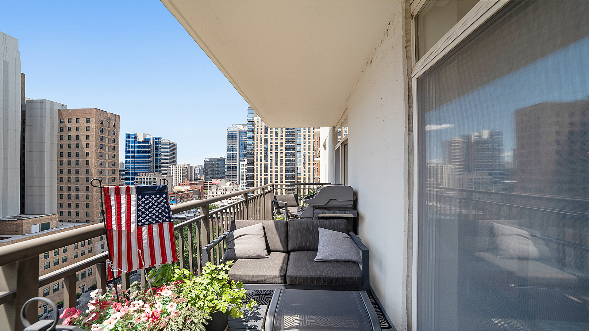 21 W CHESTNUT Street Unit: 1306