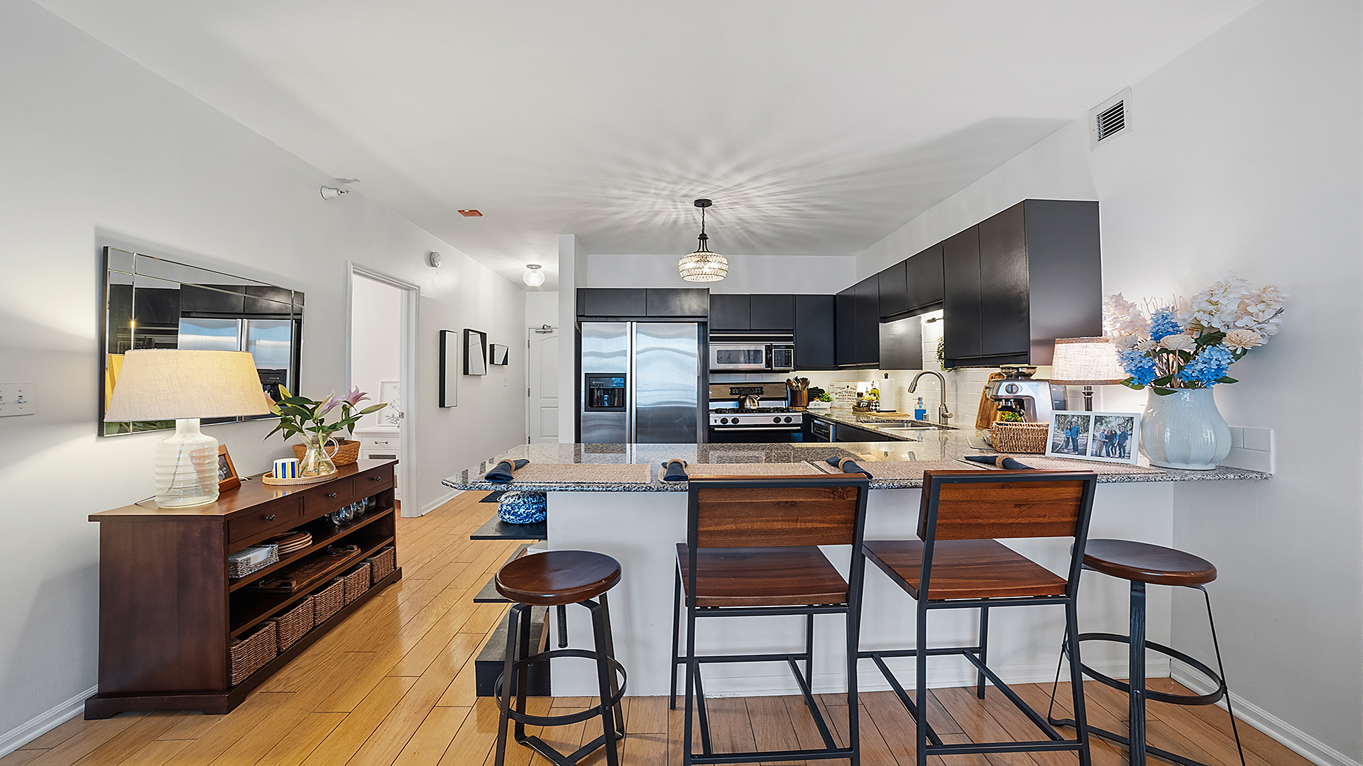 21 W CHESTNUT Street Unit: 1306