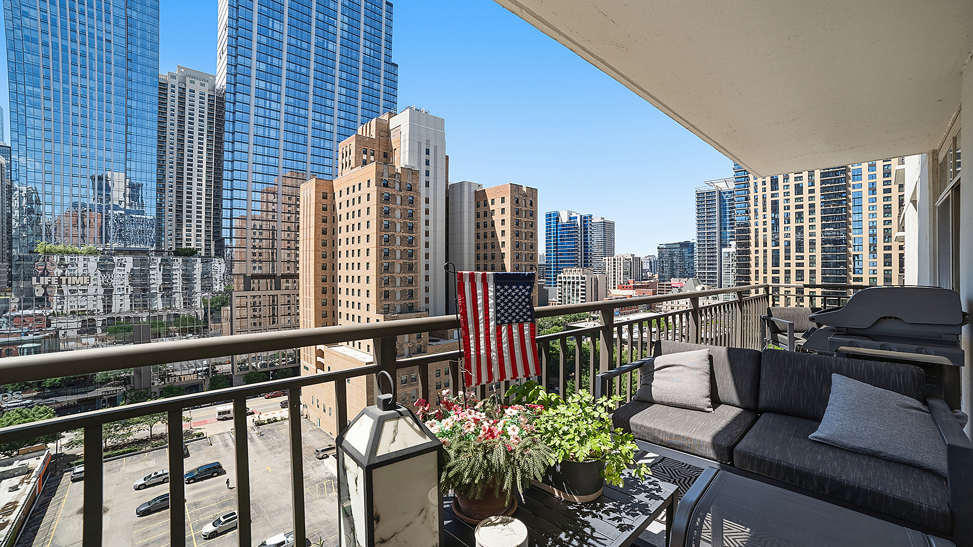 21 W CHESTNUT Street Unit: 1306