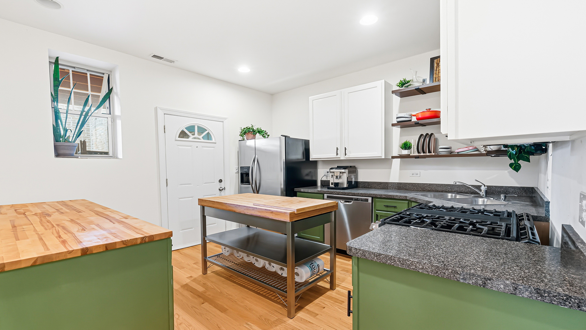 1637 W Granville Avenue Unit: 3