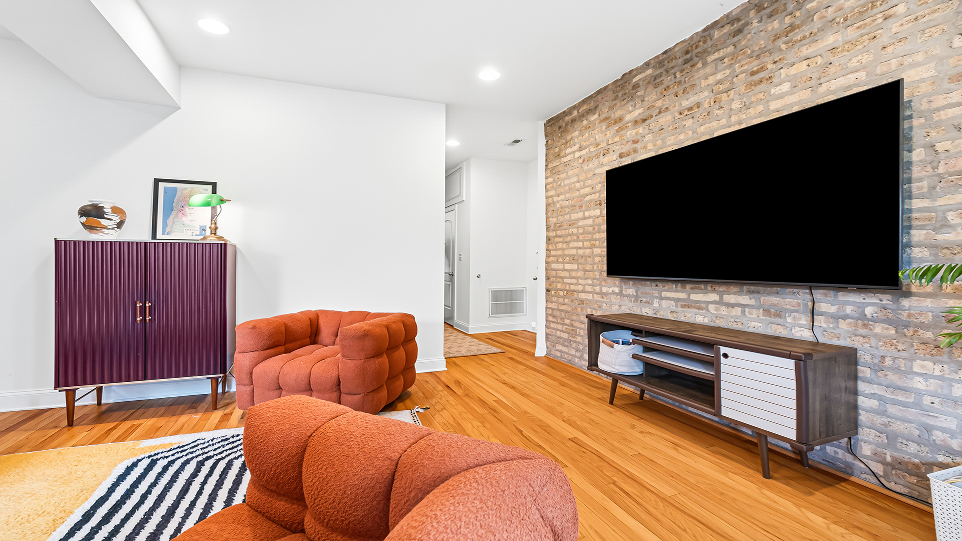 1637 W Granville Avenue Unit: 3